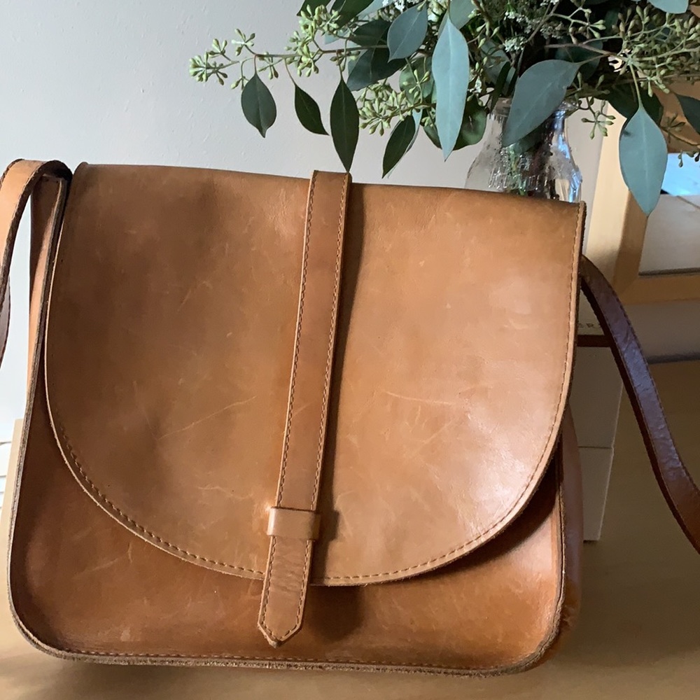 ABLE FashionABLE Tirhas Saddle Leather Crossbody